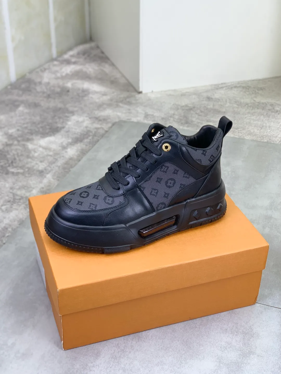 Men's men's shoes 💰P440 new style 💶【LOUIS VUITTON) new high top🍀LV Louis Vuitton *—— LV classic high top trendy shoes! Made of imported original soft calfskin, water-dyed pigskin lining. Original wear-resistant rubber outsole! High quality products! Code number: 38-44 Color: 3️⃣ colors available